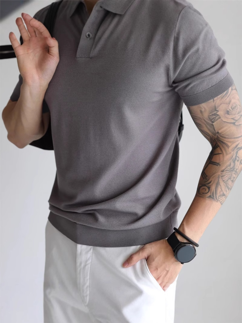 Camisa POLO con cuello en V americano, sentido de diseño para hombre, cuello de gaviota, tejido retro, manga corta, camiseta de color sólido, modelos de primavera y verano
