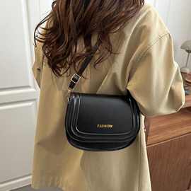 包包女2025秋冬新款斜挎包简约百搭精致小众马鞍包外出单肩小方包
