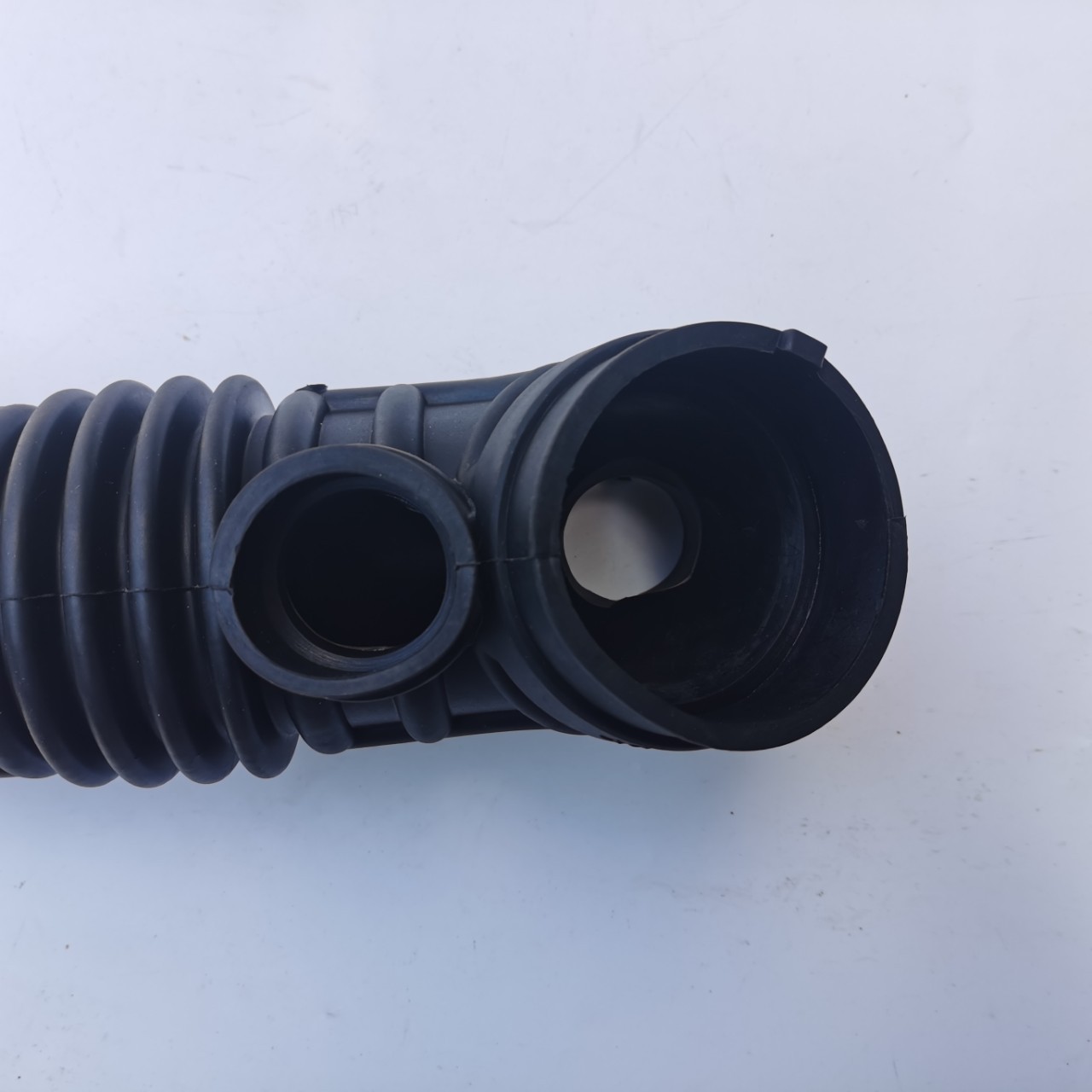 Car engine air intake pipe is suitable for Opel antara Chevrolet 2.4 Kopac 96628910