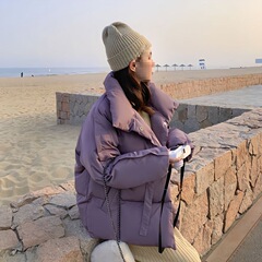 新しい年の冬のファッションの綿の服の女性の短いタイプの韓国版のダウンの綿の服の綿入れの学生のパンの服のコート