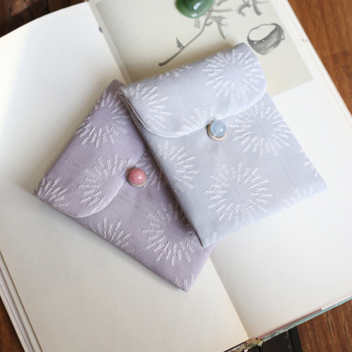 Final order samples can be ordered, brocade gift cloth bags and style play bags, jewelry storage bags, flip wallet fabrics