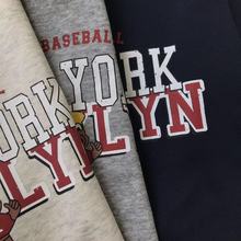 货号24A15630秋季新款日系卡通字母印花休闲短款圆领卫衣