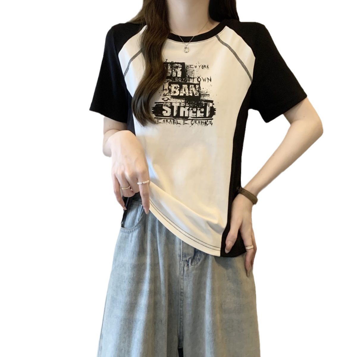 Camiseta de manga corta de color de contraste de costura de mm de gran tamaño para mujer verano 2024 nuevo estilo suelto que cubre el vientre para mostrar letras delgadas para mujer image 6