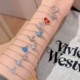 项链;耳钉;手链