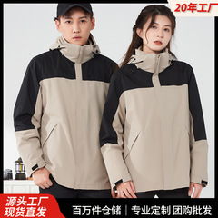 突撃服男女同種のベルベットを厚くして、三合一防水通気登山スキー服のロゴを印刷した