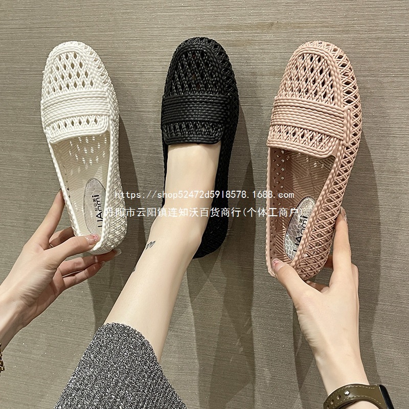 夏季软塑料女士平底镂空中老年凉鞋沙滩妈妈防滑奶奶镂空工作徐小