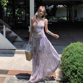 茶歇法式紫色碎花v领挂脖吊带连衣裙女夏度假风气质超仙露背长裙