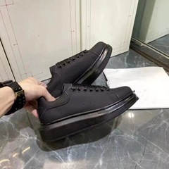 高バージョンの麦昆本革の白い靴は男性が高くなります。