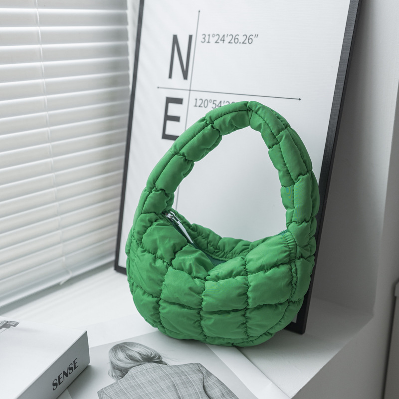 2024 nuevo bolso de nube con pliegues, mini bolso de mano de nicho coreano, chaqueta de algodón de plumón, bolso de mano, bolso de burbuja