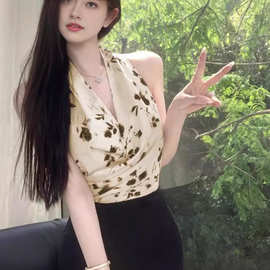 2024法式碎花缎面吊带背心女独特别致纯欲辣妹性感挂脖抹胸上衣潮