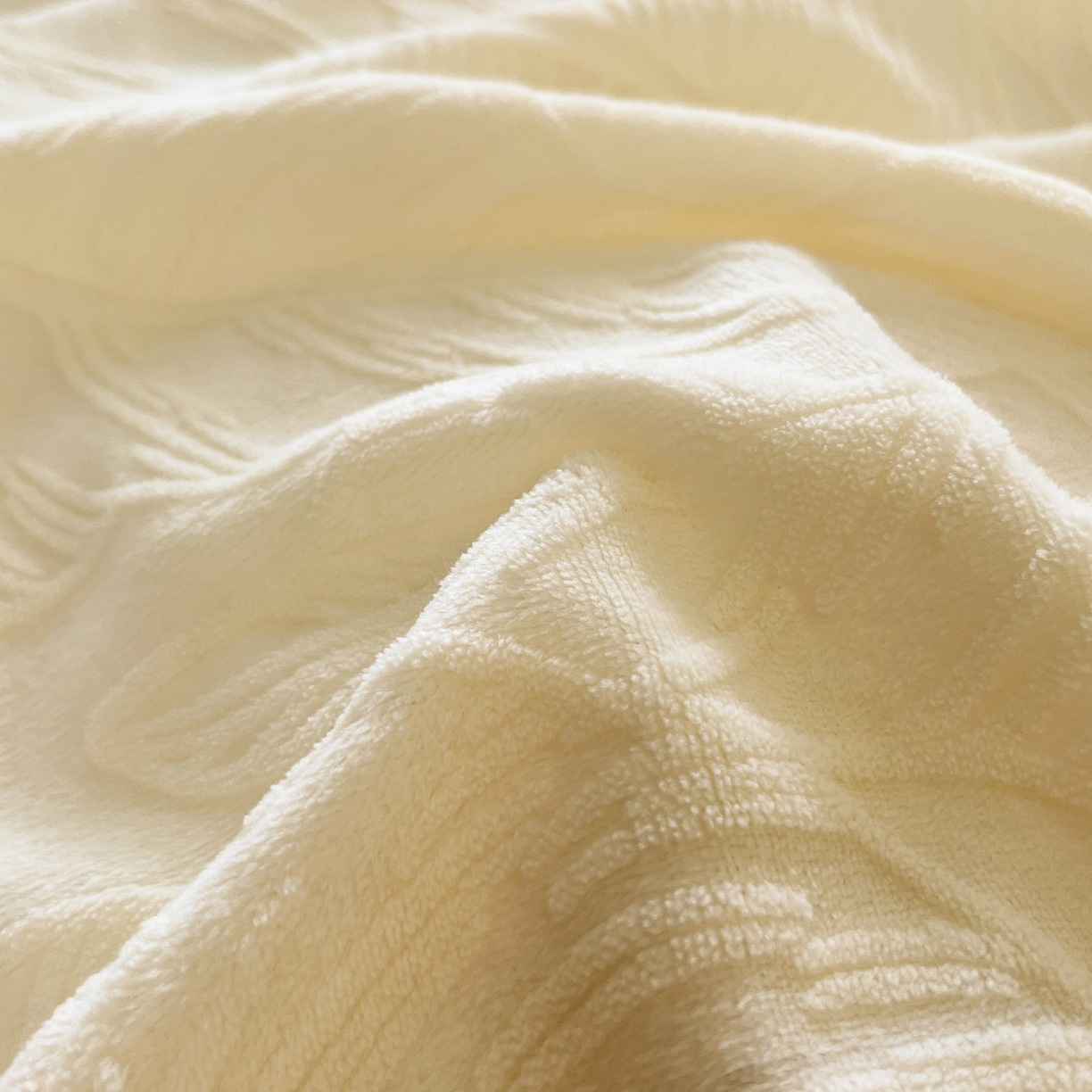 2025 nuevo 3D tallado de leche de veludo de cuatro piezas de alto grado engrosado de gramo pesado de tres piezas de ropa de cama para estudiantes