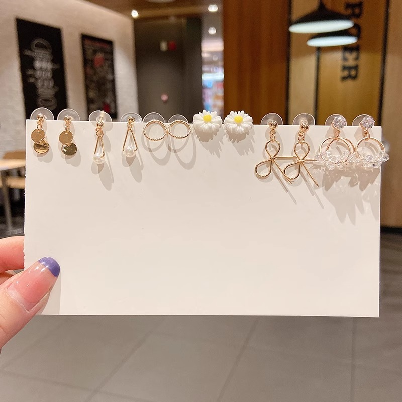 Conjunto de aretes de estilo ins 2024 nuevos aretes de moda pendientes de mujer, estilo de moda, temperamento dulce y versátil, abanico de diosa