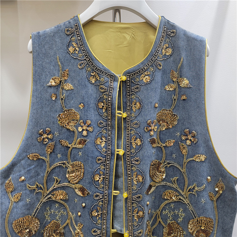2026 primavera de la industria pesada bordada chaleco denim con cuentas de clavos primavera nuevo plegado lujoso camisa de hombro de lujo ligera mujer image 3