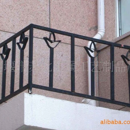 欧式铁艺防护栏杆 小区空调金属栏杆 小区建筑锻造花型空调铁艺架