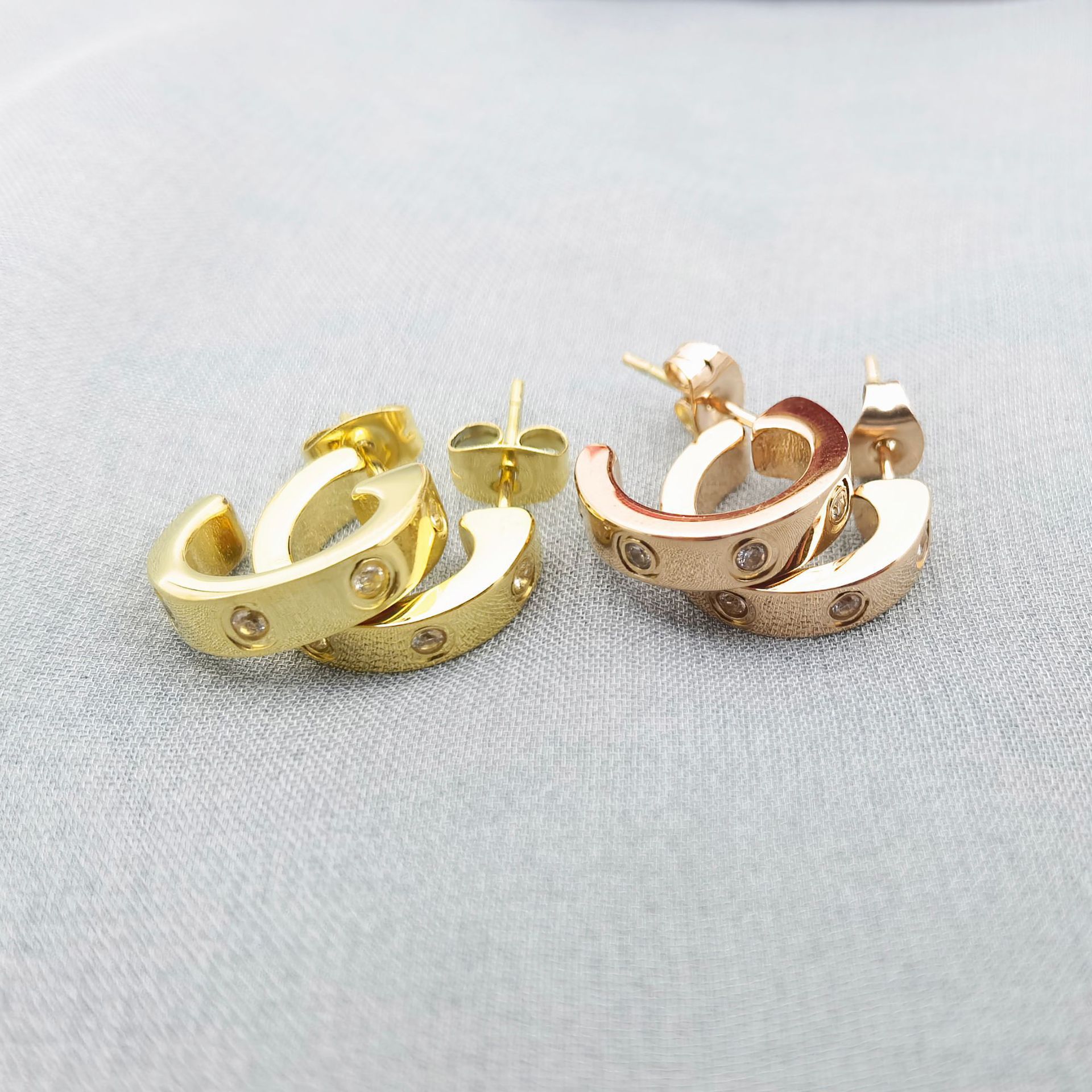 fashionable trend design earrings