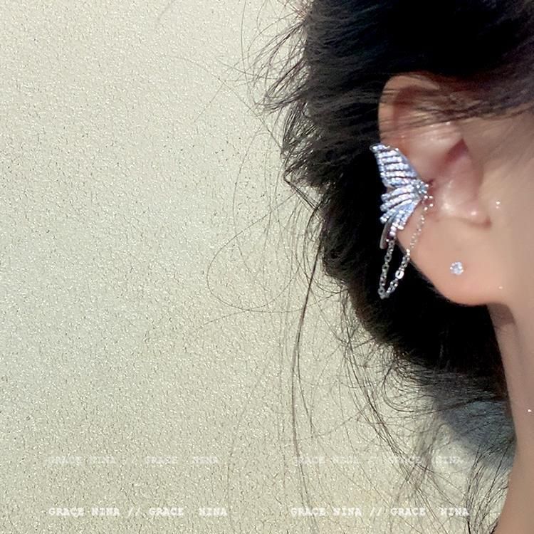 Sophisticated small design fashionable elegant universal ear clips