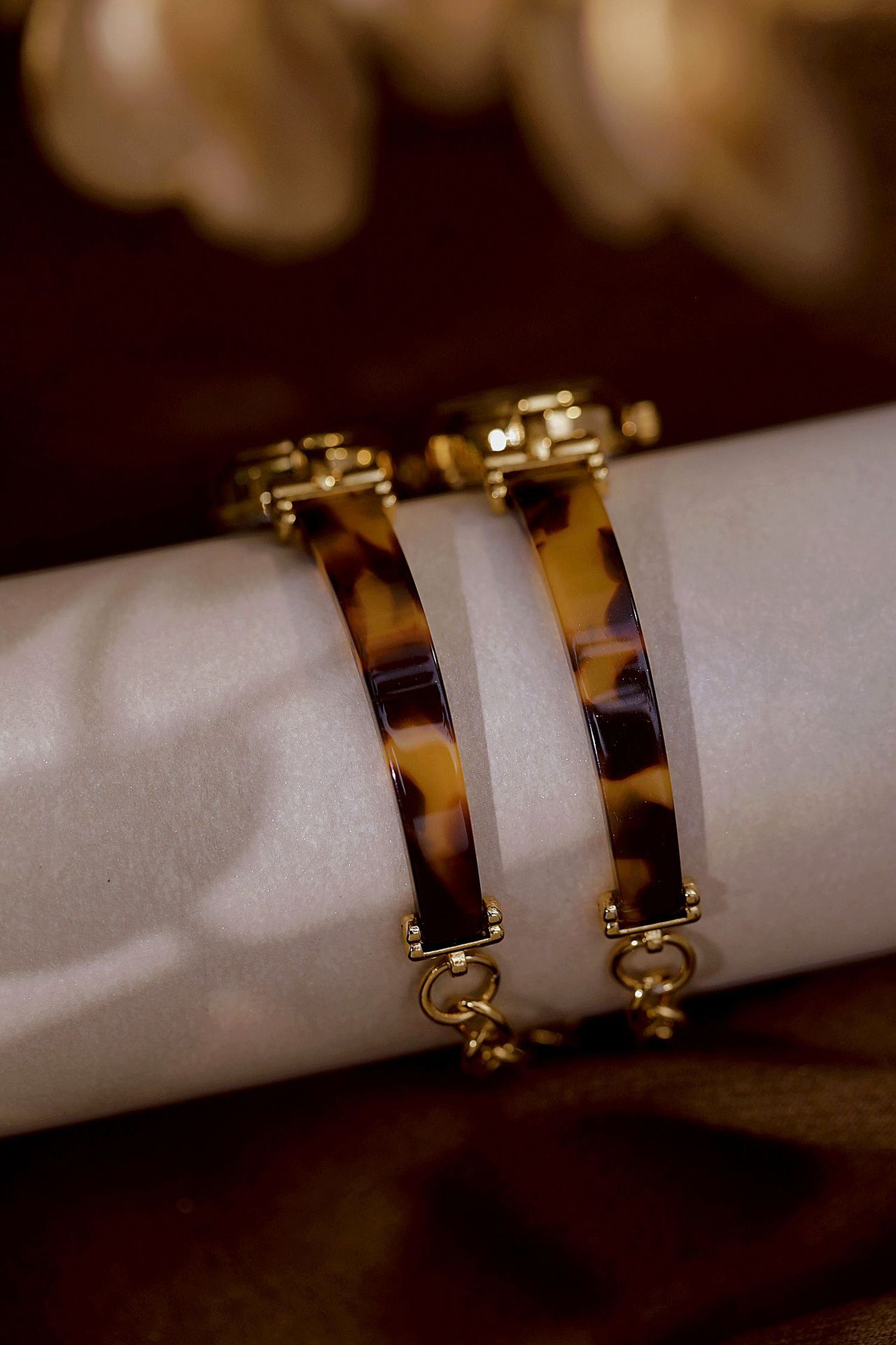 Elegant Simple Style Geometric Jewelry Buckle Quartz Watch Women's Watches display picture 19