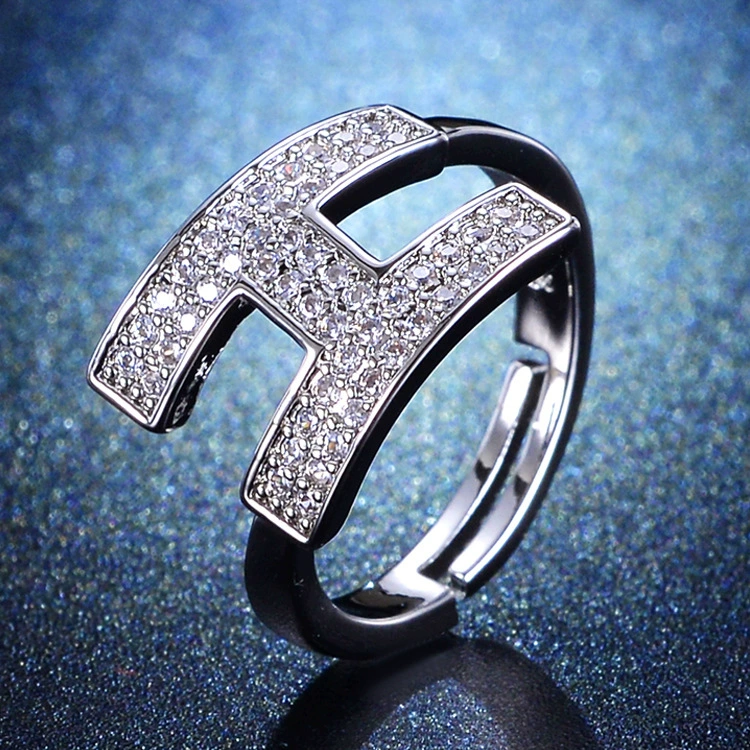 Кольцо, zircon объемом 1 карат, лёгкая роскошь европейского стиля, элегантный дизайн в серебристом тоне