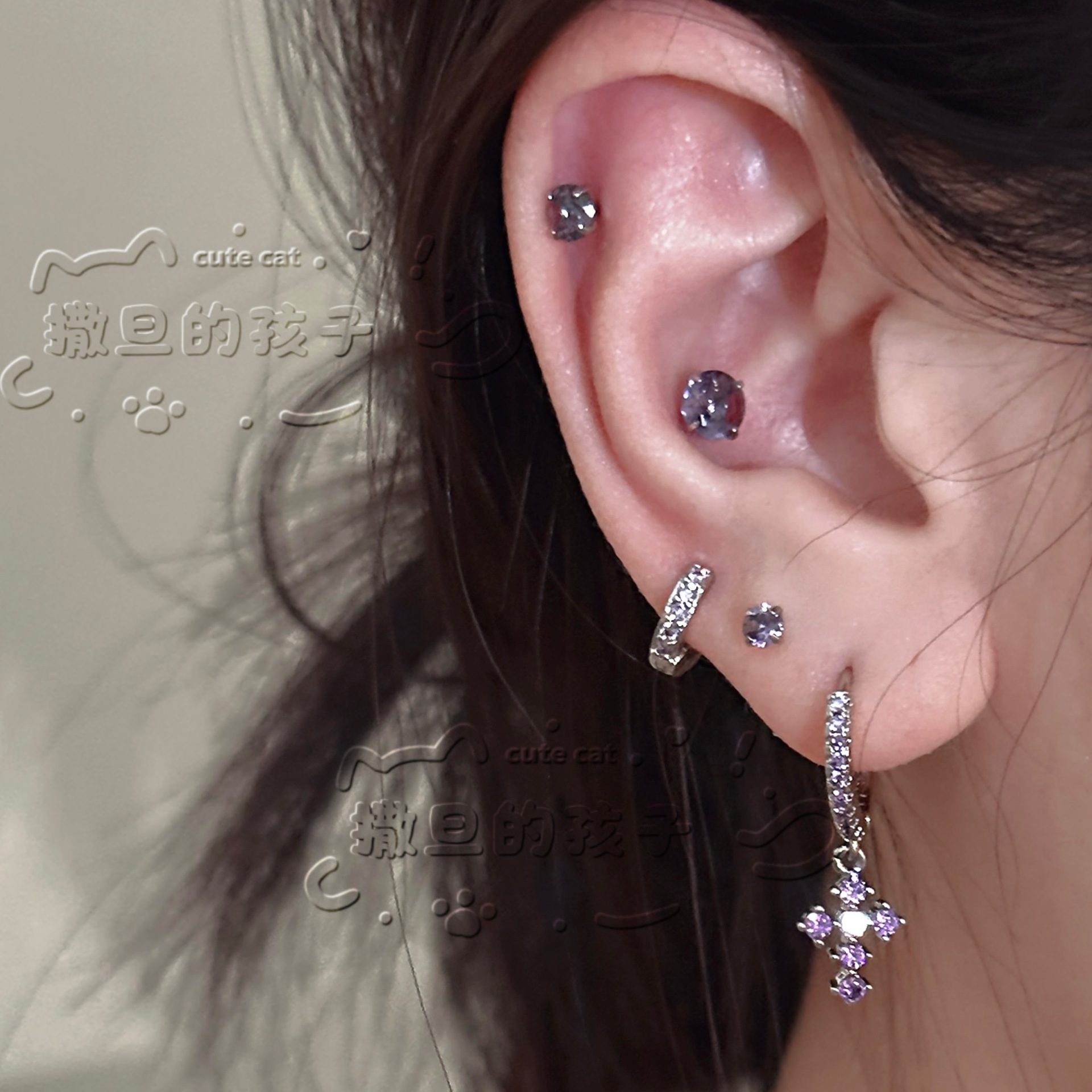 Silver pointed spike labret stud material detail