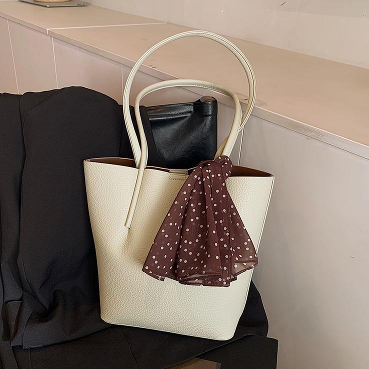 Bolsa especial ultra caliente transfronteriza para mujeres 2025 nueva textura versátil bolso axilar simple de gran capacidad mochila de viaje