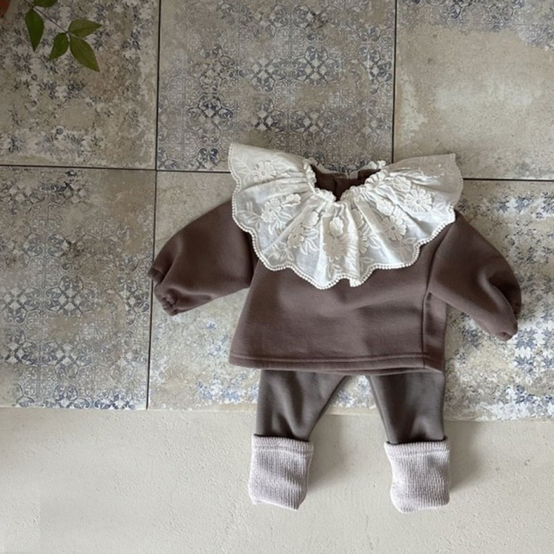 Trajes de bebé otoño y invierno engrosados para bebés 2024 otoño y invierno ropa coreana de encaje grande con camisa de terciopelo
