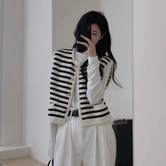 2025百搭女士羊毛条纹拼色马甲外穿时尚简约金属纽扣马甲开衫圆领