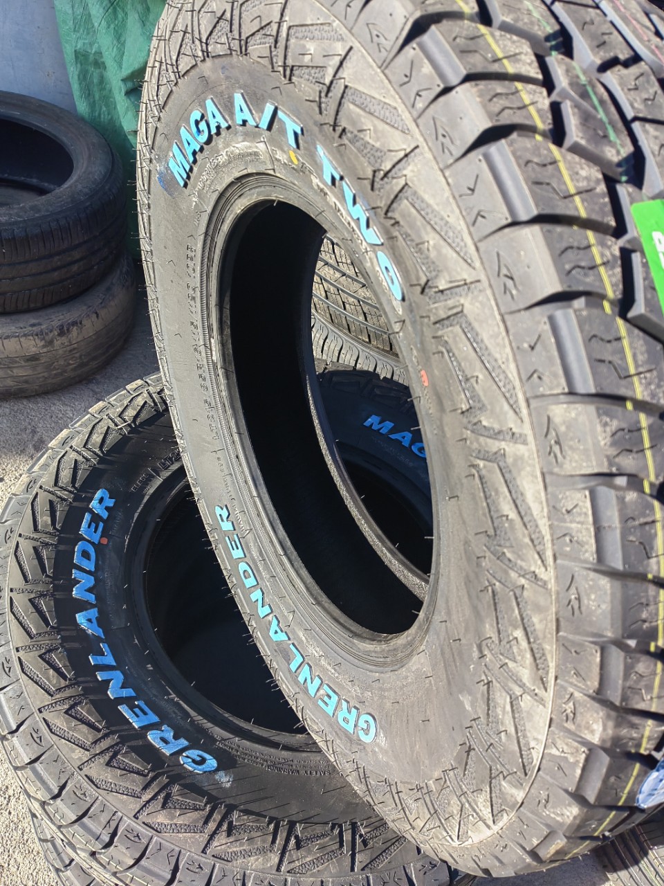 New Off-Road Tire Lt215/85R16 10Pr Ten Layers Thickeneded Adapted to Changfeng Cheetah Jeep Black King Kong
