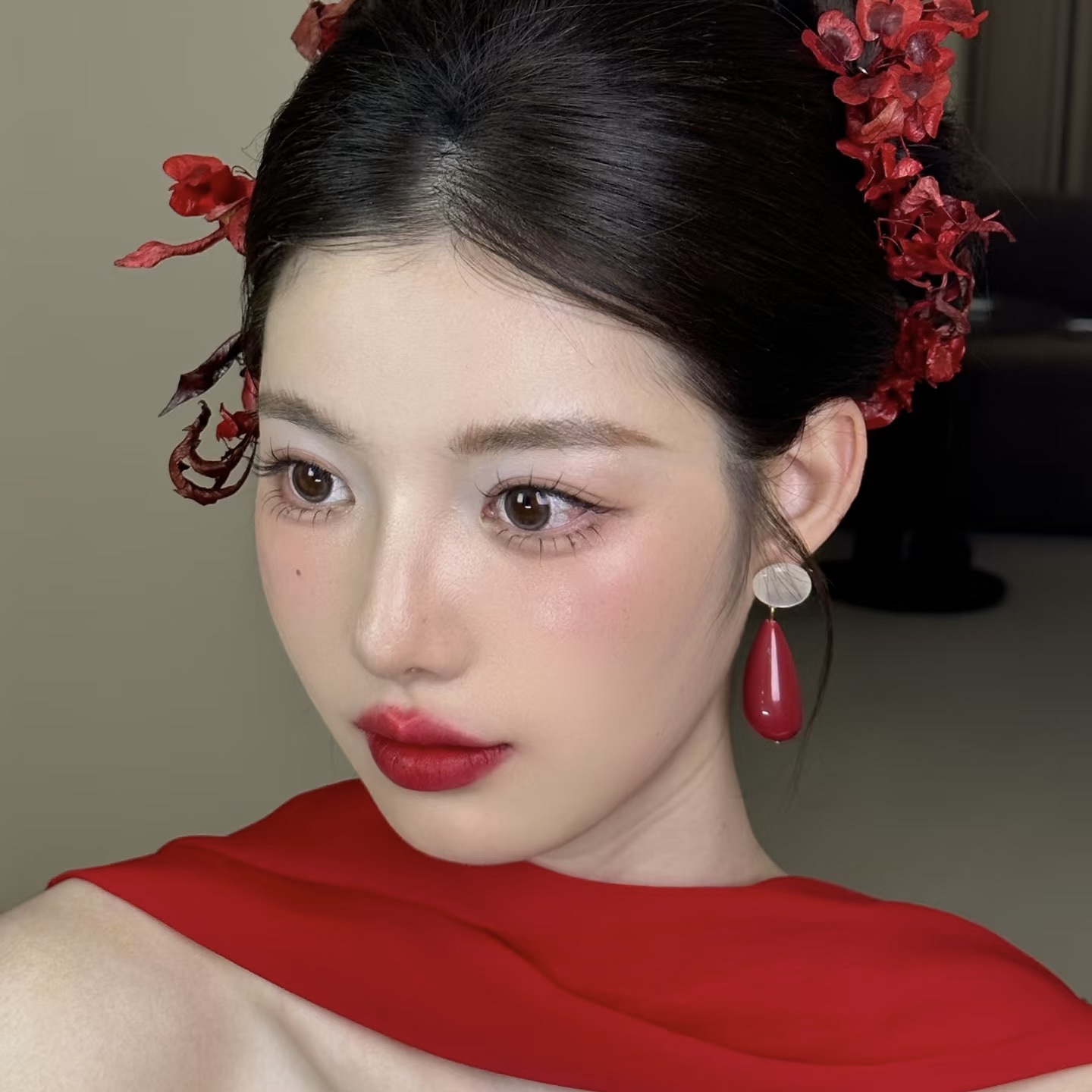 Hong Kong Style Retro Burgundy Earrings, Fashionable and Versatile, Non-Pierced Mosquito Coil Ear Clips, Long Teardrop-Shaped Ear Accessories