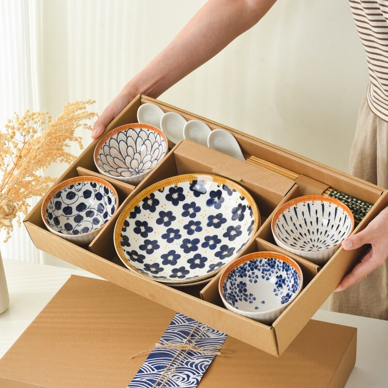 日本式の碗の陶磁器の碗の皿のセットの釉薬の下で彩りの碗の皿のセットの陶磁器の食器のギフトボックスのビジネス会は贈り物を売ります。|undefined