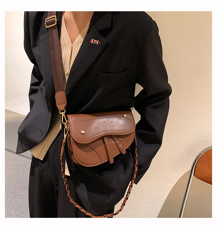 Fashion Casual Twist Small Saddle Bag New Wide Shoulder Strap Commuter Single Shoulder Messenger Bag display picture 5