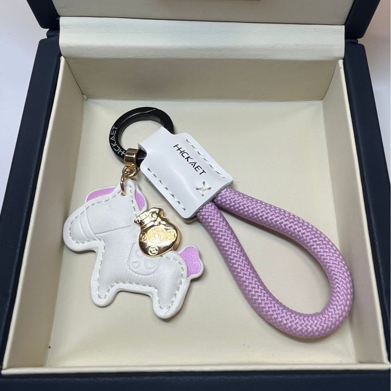 すぐにお金のある牛革のアイデアが精巧でシンプルなカップルのプレゼントが可愛いです。|undefined