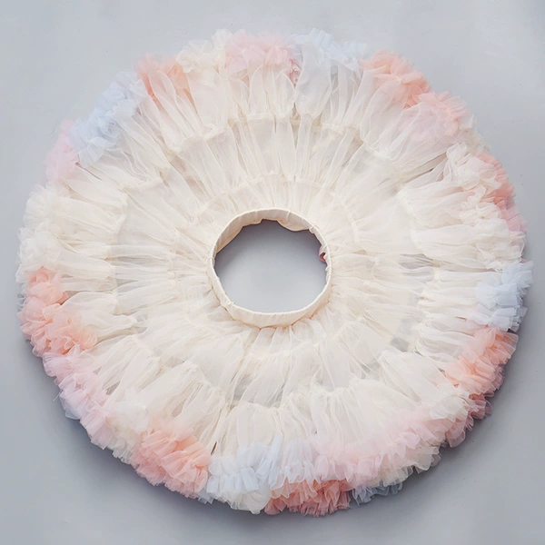 Convex skirt cream macaron