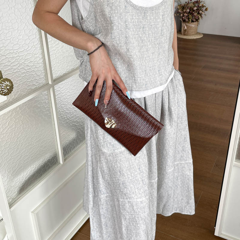 Casual simple estilo exterior de moda sobre de mano bolsas de mujer verano 2026 nuevo nicho coreano diseño textura de viaje