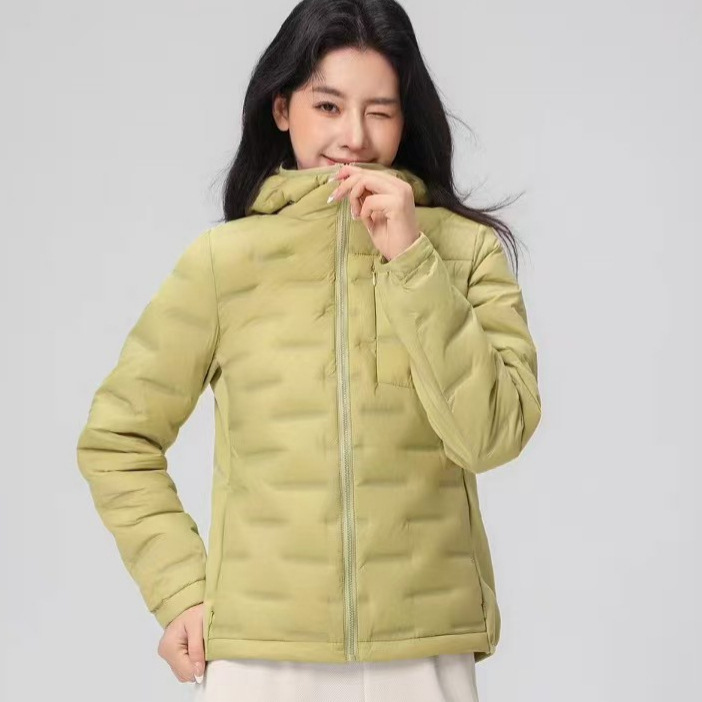Pinghu 90 chaqueta de plumón blanca ligera para mujeres otoño y invierno 2025 estilo de moda casual chaqueta cálida encapuchada