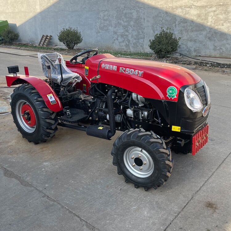 水旱两用四轮拖拉机 柴油四驱农用耕地机  雷沃704大棚拖拉机