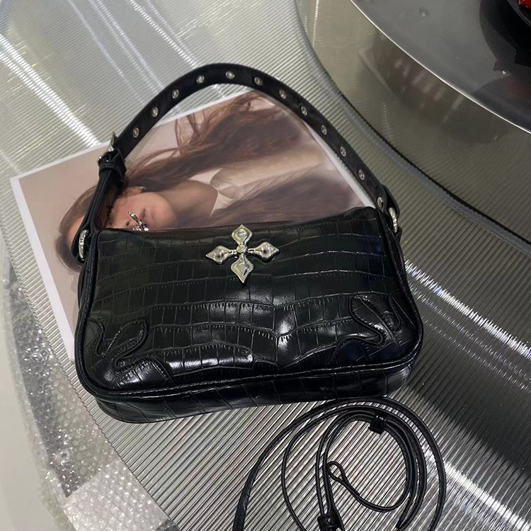 Internet celebrity's hot girl versatile crocodile pattern handbag shoulder armpit bag 2024 spring and summer new_voghion.com