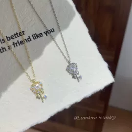 耳钉;耳环;耳扣