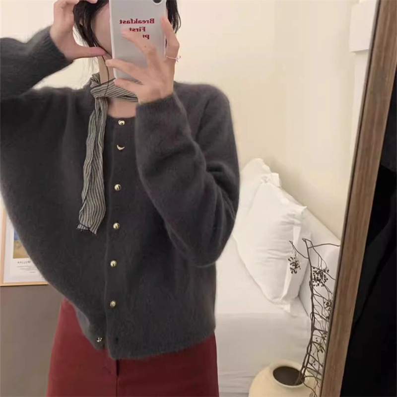温柔气质纯色圆领针织毛衣开衫女秋冬软糯针织外套金扣慵懒上衣女|undefined