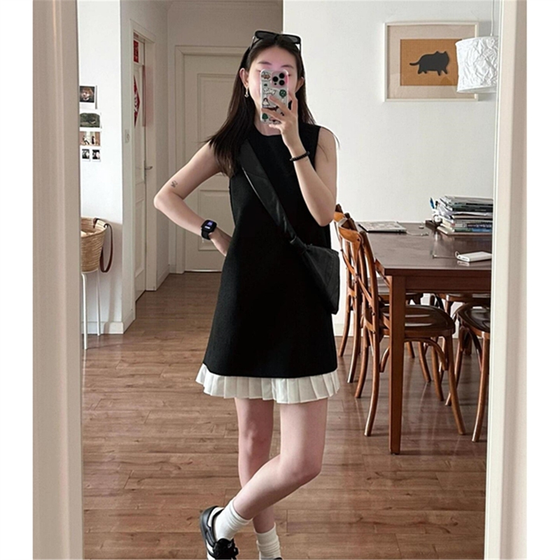 Round Neck Pearl Sleeveless Dress for Women, Summer Hepburn Style Little Black Dress, Slimming Knit Tank Dress, Early Spring 2026