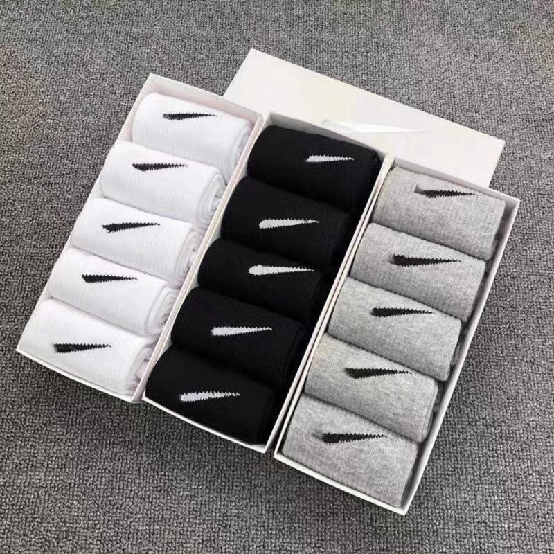 Boxed, comfortable, mid- to high-cut socks for men and women, suitable for all seasons, with sweat-wicking properties, ideal for sports and basketball