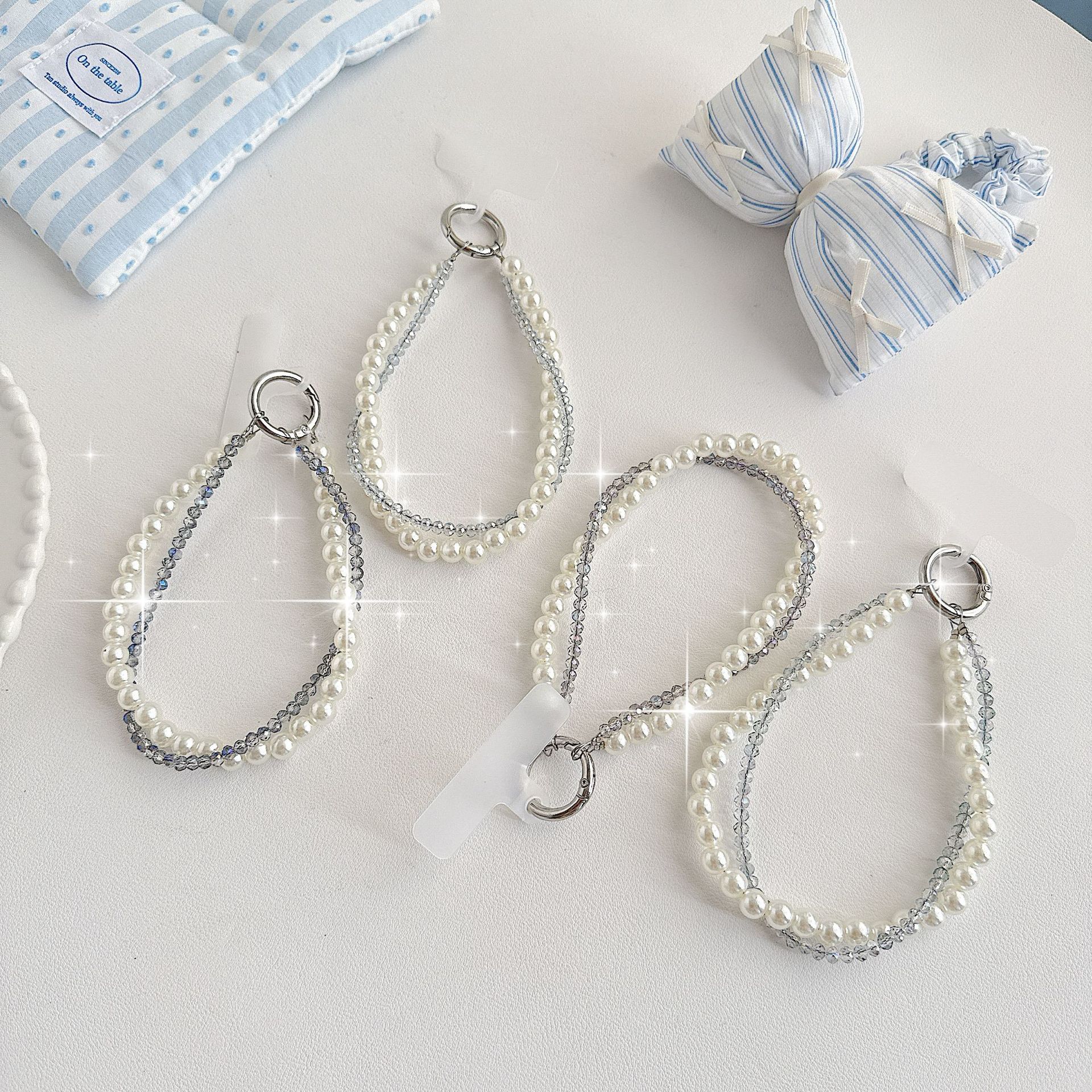 Boutique hecho a mano de alta gama teléfono móvil cadena colgante mujer estilo ins cristal coreano perla enrollamiento cadena de muñeca moda corta