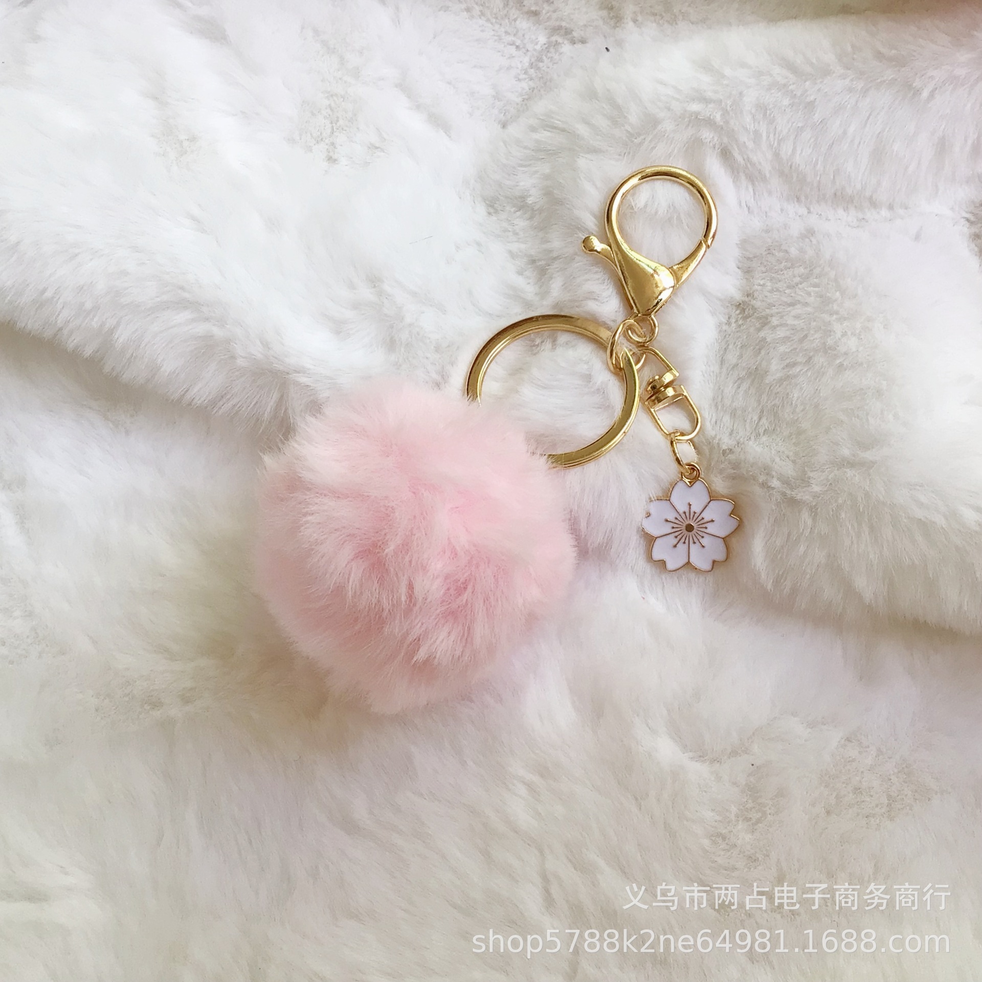 Spot aleación transfronteriza gota aceite flor de cerezo colgante llavero colgante de bola de pelo 5cm imitación conejo rex bola de pelo colgante de flor de durazno