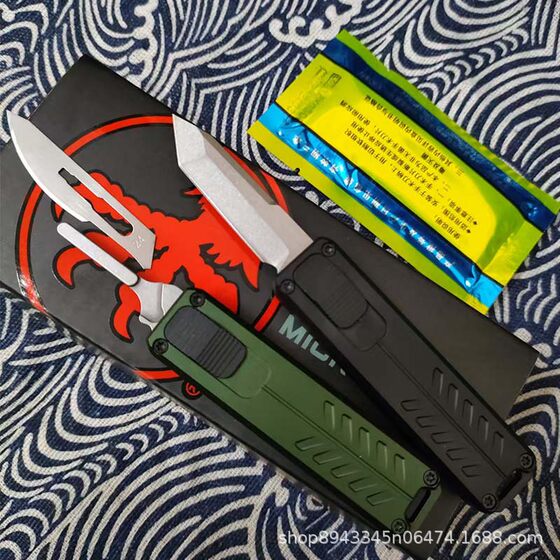 Micro-technology knife box telescopic knife has another replaceable blade knife to give 10 replacement blades of No. 24