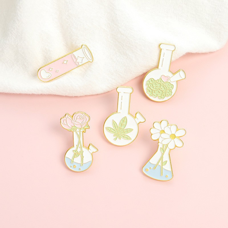 Productos químicos creativos botella química serie broche traje alcohol lámpara microscopio vaso de precipitados forma carta insignia