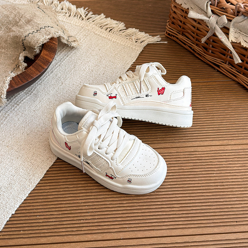 Zapatos de skate para niños estudiantes zapatos blancos 2026 primavera nuevos zapatos deportivos para niñas transpirables zapatos casuales para niños