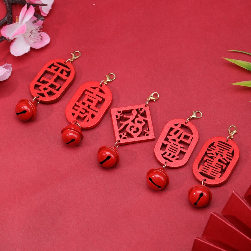 Gift Red String Wooden Tag with Blessing Message, Festive Bell Pendant, New Year Decoration