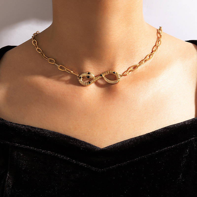 Europe And America Cross Border Heavy Metal Ornament Diamond Snake-shaped Single-layer Necklace Irregular Chain Clavicle Chain display picture 2