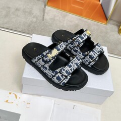 2025年夏の新型ファッションの流行に合わせて快適なサンダルの女性の復古刺繍のフラットシューズのマジックはスリッパを貼ります。