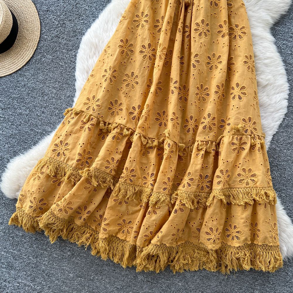French Style Green Lace Spaghetti Strap Maxi Dress For Women, V-Neck Boho Summer Dress With Ruffles And Waist Tie_ecoleips.com
