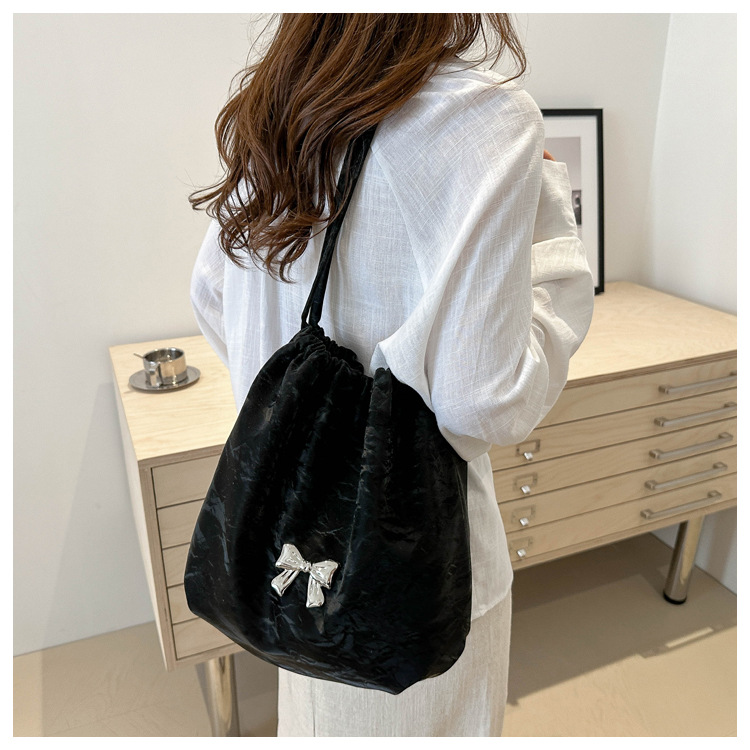Large-capacity, elegant commuter tote bag, bow single-shoulder bag, distinctive pleated crossbody bag, 2024 new style bag trend undefined